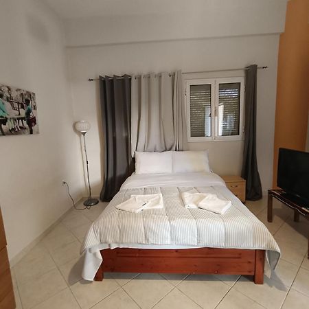 Cozy Apartment In The Center Of Aighion Achaia - Ground Floor - Ισόγειο Στουντιο Éjo Kültér fotó