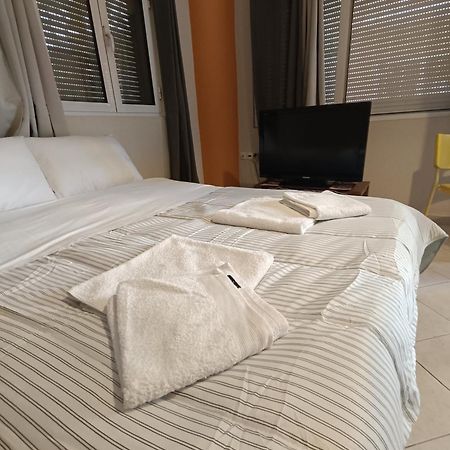 Cozy Apartment In The Center Of Aighion Achaia - Ground Floor - Ισόγειο Στουντιο Éjo Kültér fotó