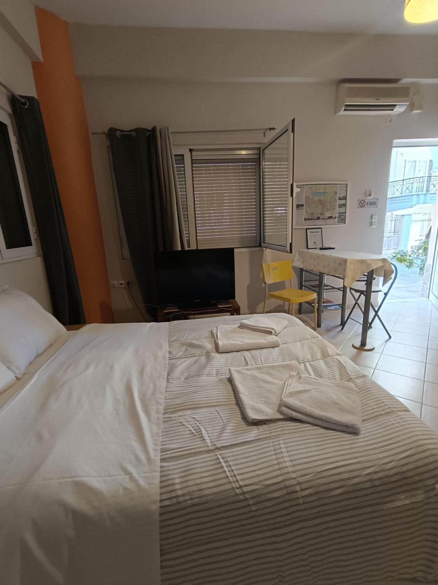 Cozy Apartment In The Center Of Aighion Achaia - Ground Floor - Ισόγειο Στουντιο Éjo Kültér fotó