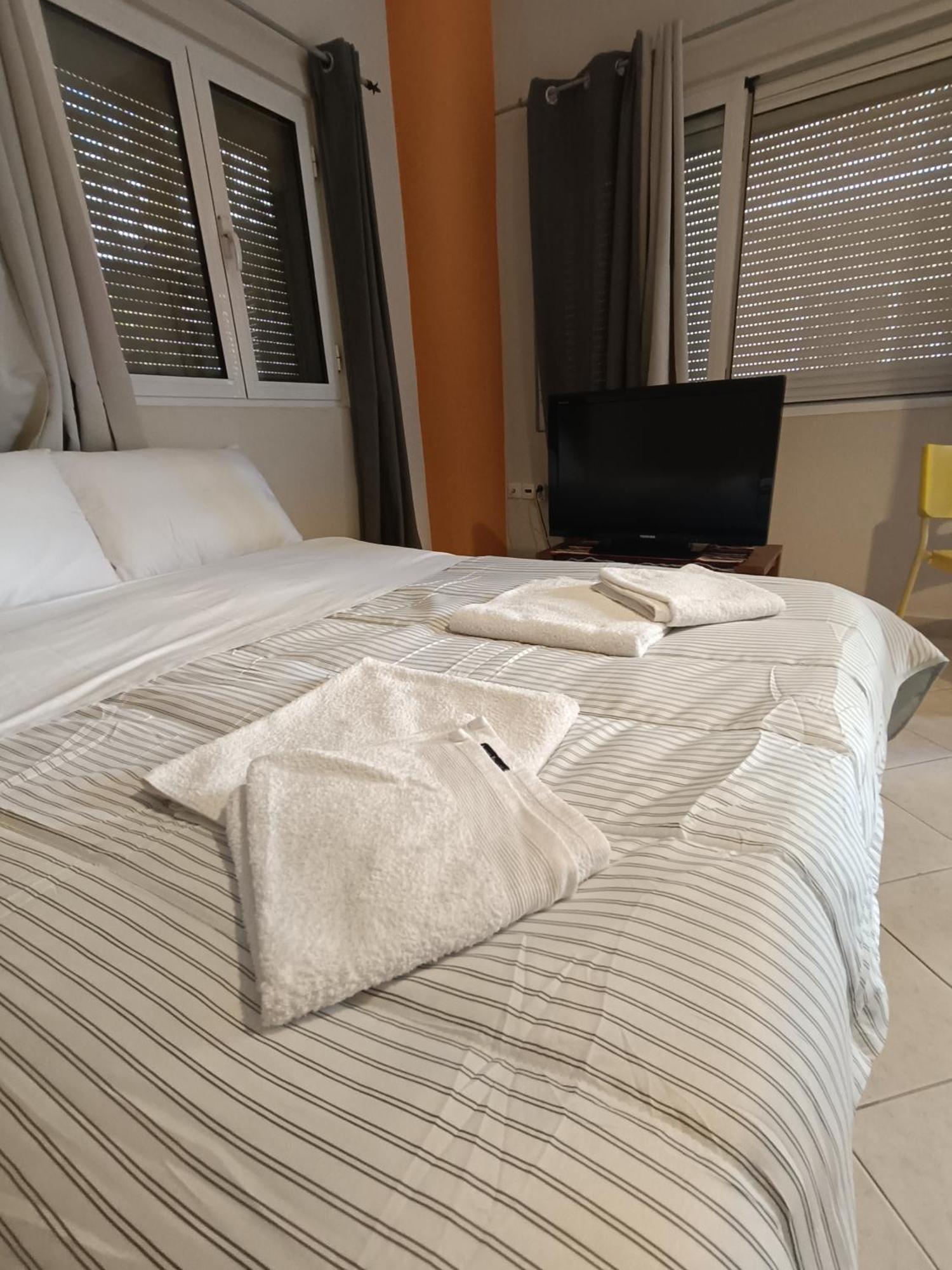 Cozy Apartment In The Center Of Aighion Achaia - Ground Floor - Ισόγειο Στουντιο Éjo Kültér fotó