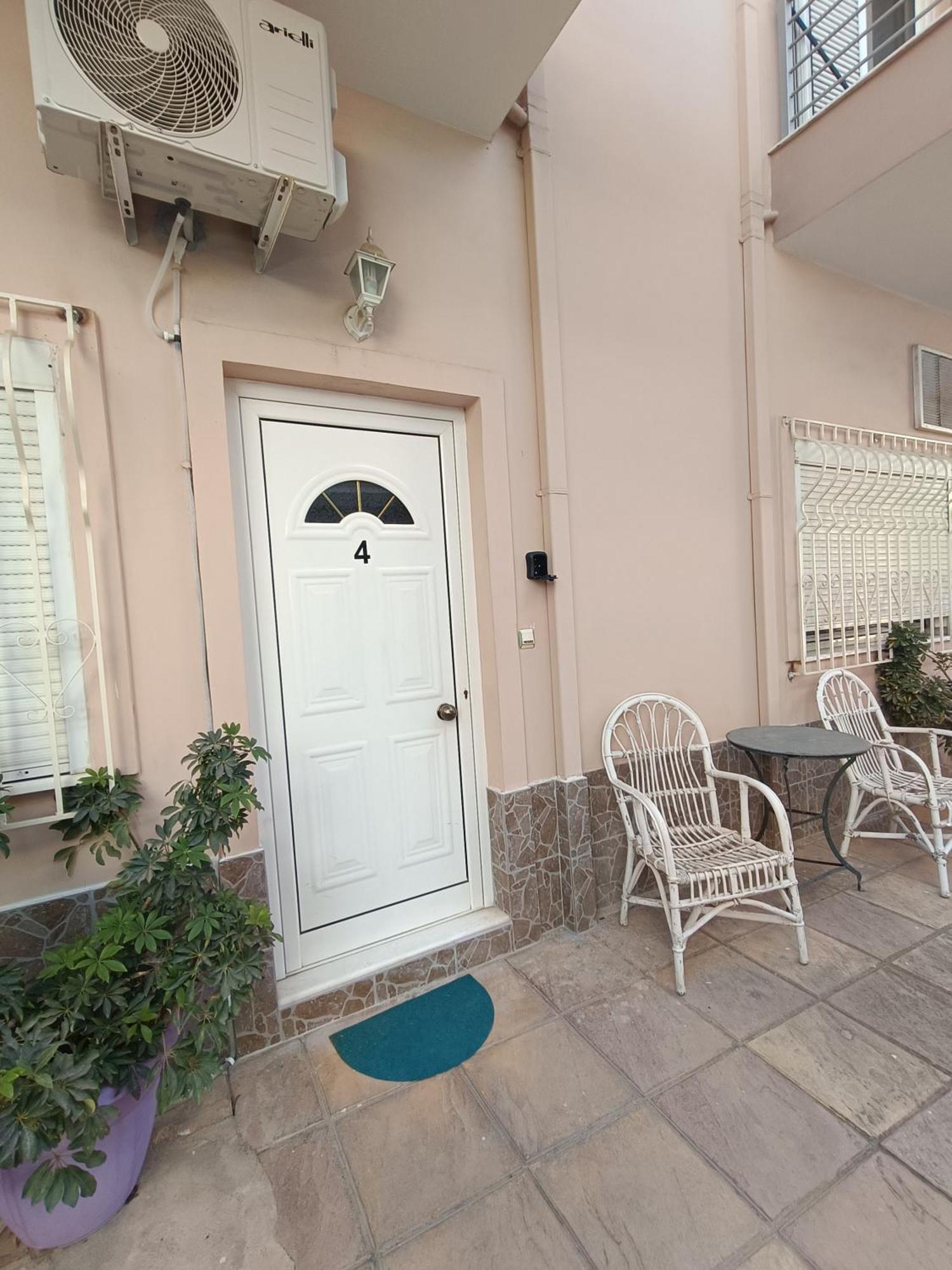 Cozy Apartment In The Center Of Aighion Achaia - Ground Floor - Ισόγειο Στουντιο Éjo Kültér fotó