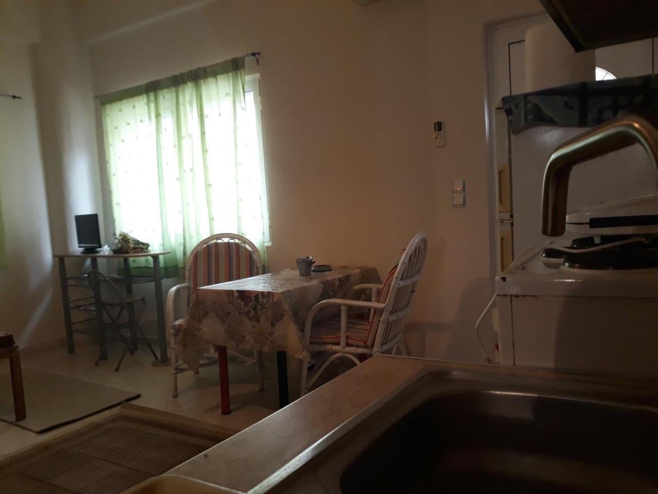 Cozy Apartment In The Center Of Aighion Achaia - Ground Floor - Ισόγειο Στουντιο Éjo Kültér fotó