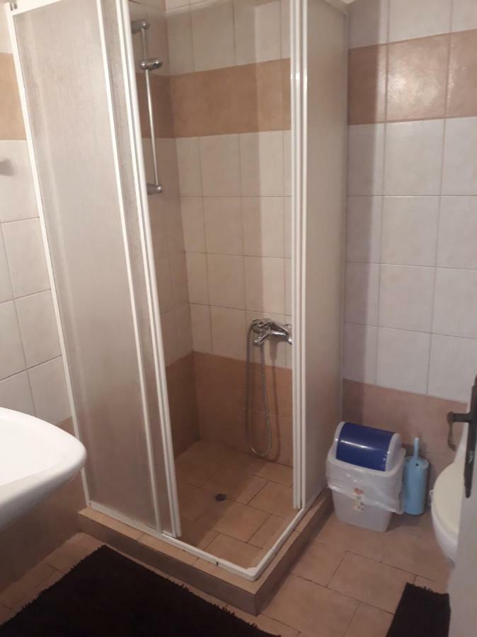 Cozy Apartment In The Center Of Aighion Achaia - Ground Floor - Ισόγειο Στουντιο Éjo Kültér fotó