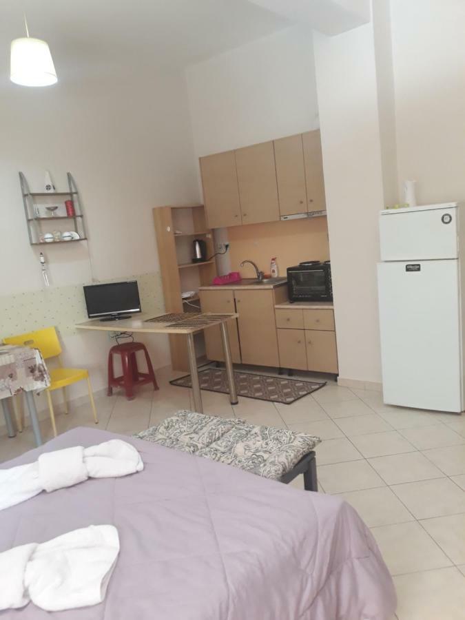 Cozy Apartment In The Center Of Aighion Achaia - Ground Floor - Ισόγειο Στουντιο Éjo Szoba fotó