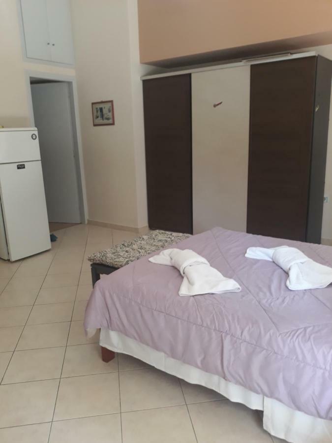 Cozy Apartment In The Center Of Aighion Achaia - Ground Floor - Ισόγειο Στουντιο Éjo Kültér fotó